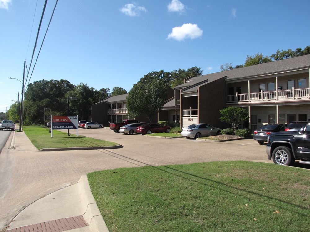 ± 974-2,143 SF Office Space | 1722 Broadmoor Drive | Bryan, TX: 1722 Broadmoor Dr, Bryan, TX 77802